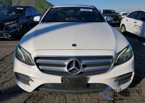 2017 Mercedes-Benz E 300 4Matic z USA, uszkodzony, nr VIN WDDZF4KB8HA098329